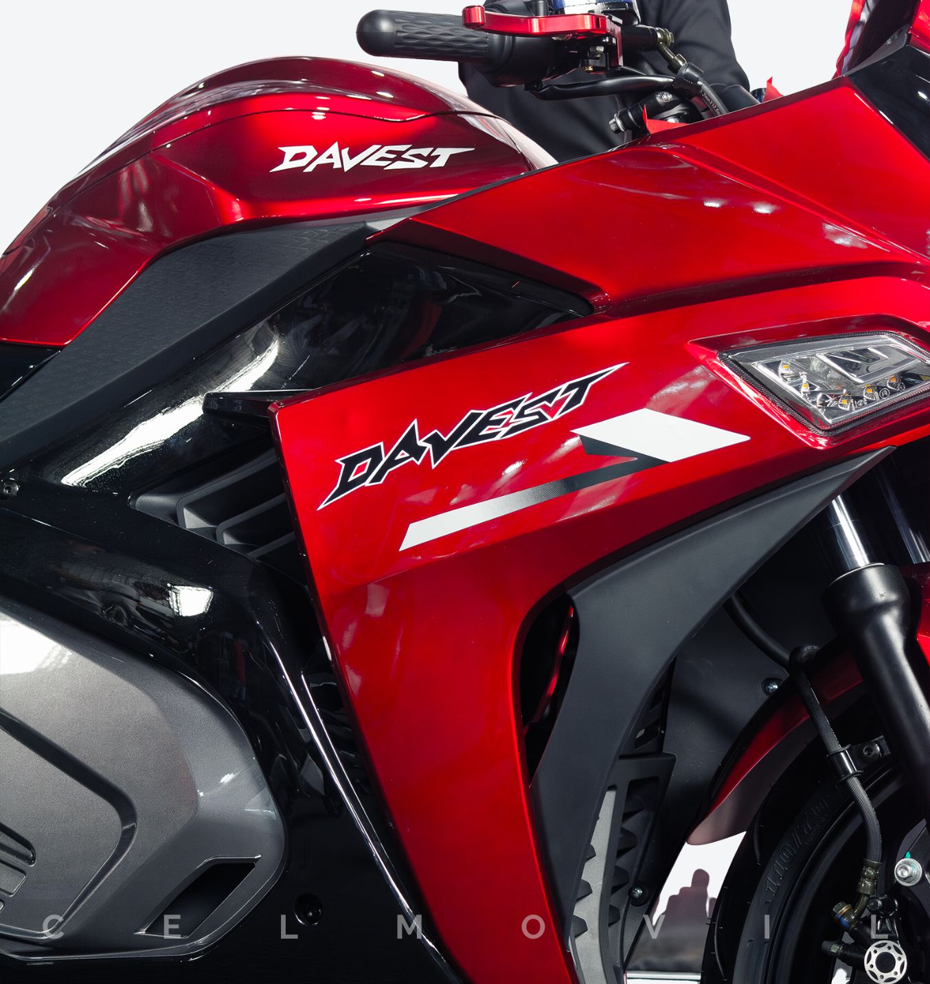 Moto Deportiva V10, Aro 17